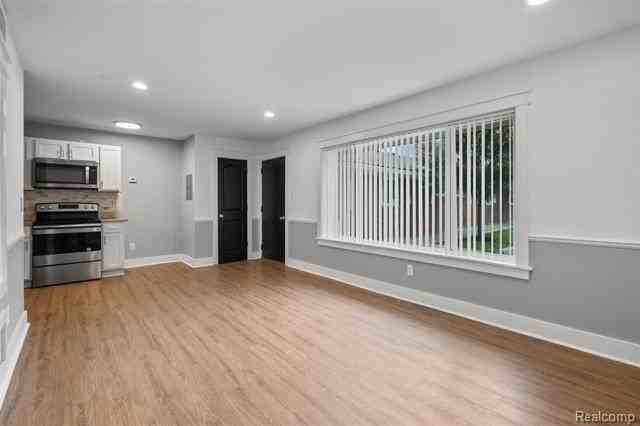 4413 Crooks Rd - Photo 5 of 8