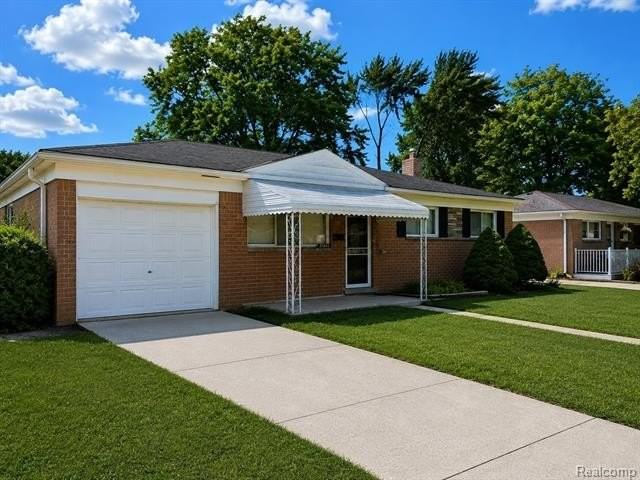 32627 Dowland Dr - Photo 2 of 14