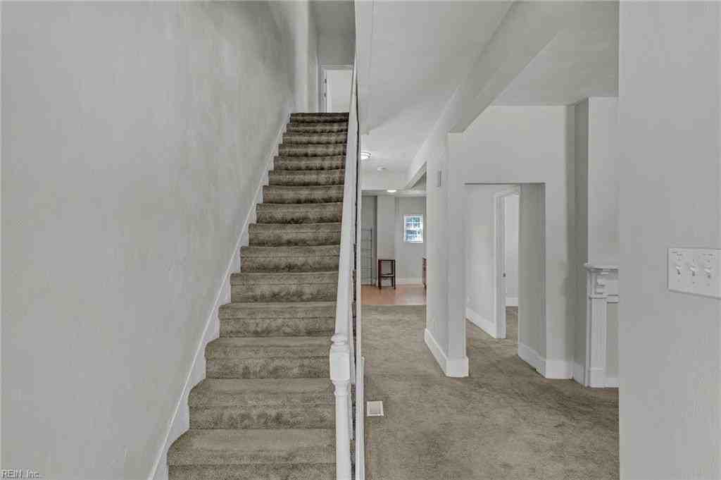 1359 W 40th St - Photo 4 of 36