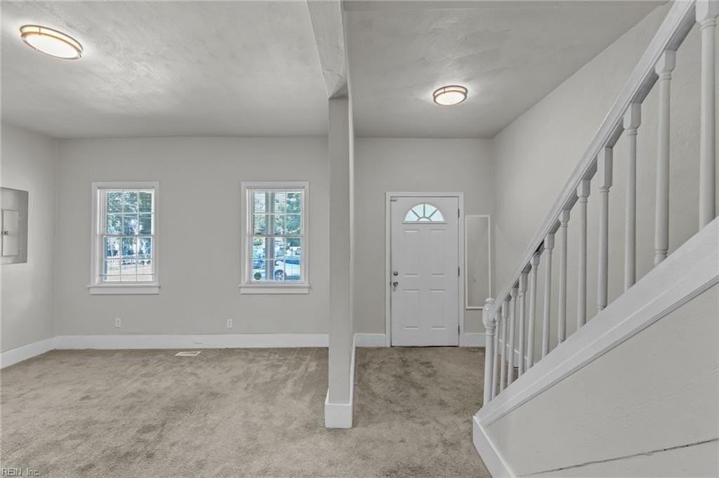 1359 W 40th St - Photo 6 of 36