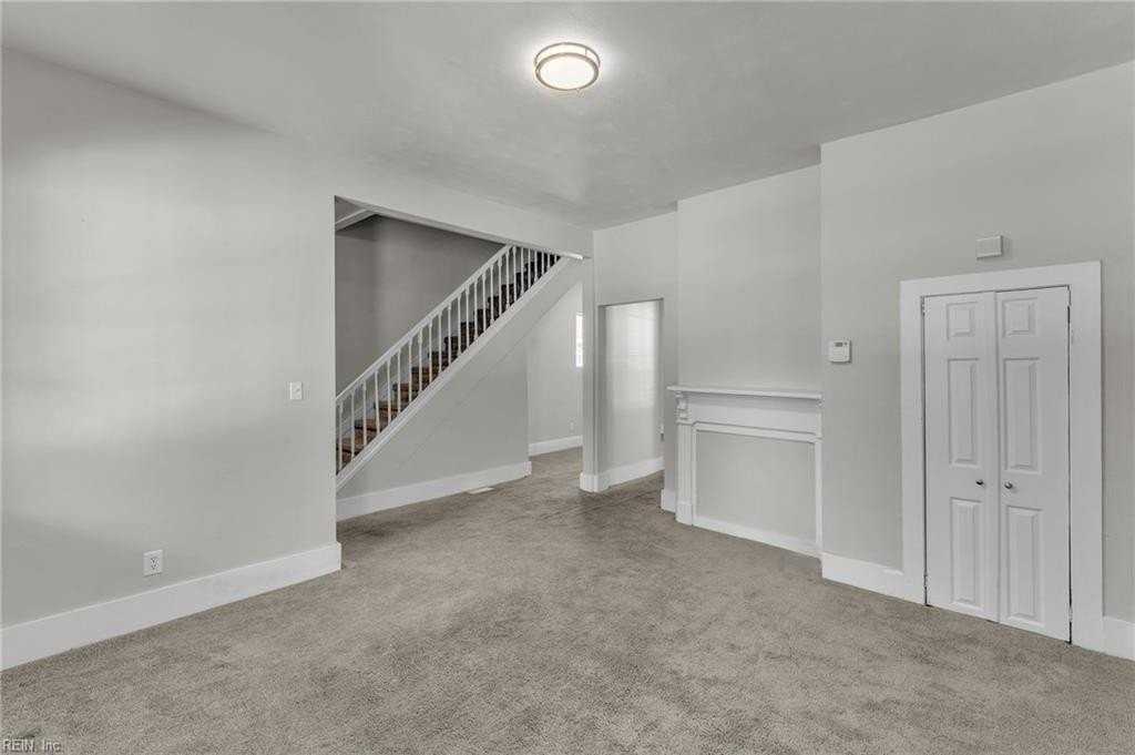 1359 W 40th St - Photo 7 of 36