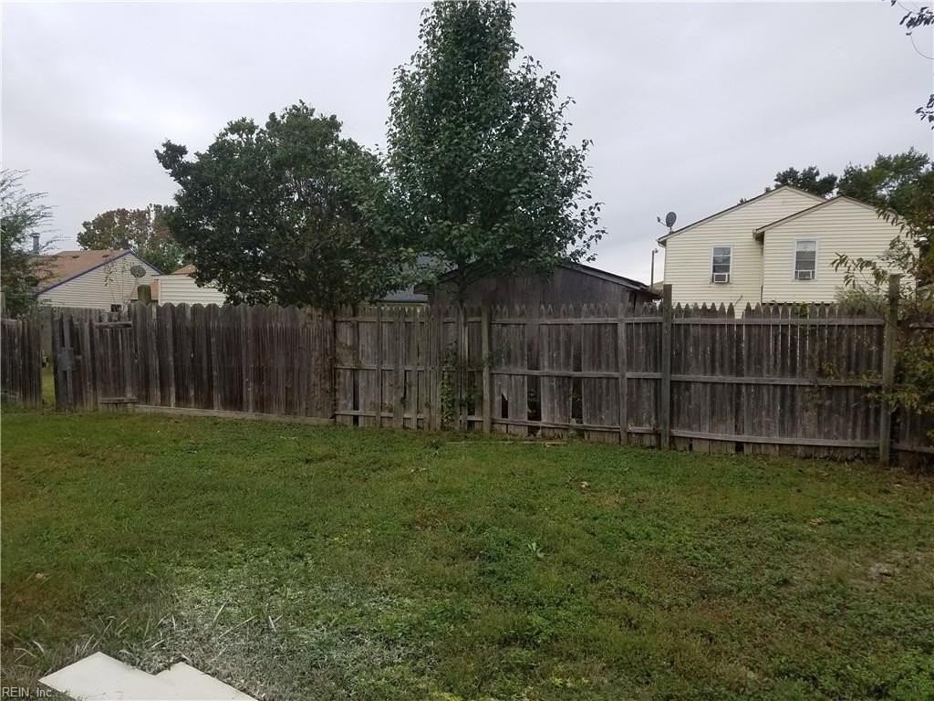 1553 Bridle Creek Blvd - Photo 2 of 18