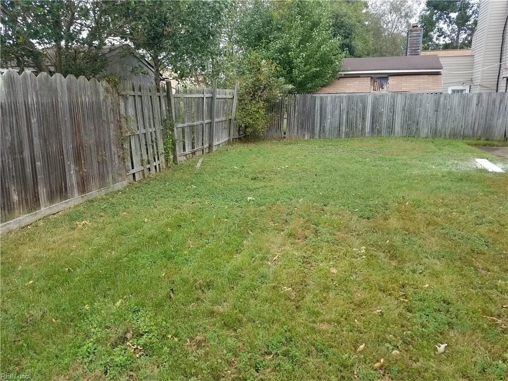 1553 Bridle Creek Blvd - Photo 4 of 18