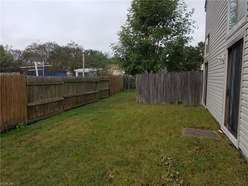 1553 Bridle Creek Blvd - Photo 5 of 18