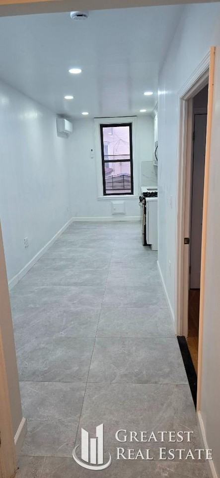 212 E 52nd St - Photo 2 of 6