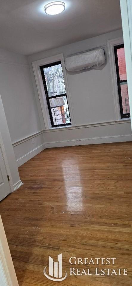 212 E 52nd St - Photo 4 of 6