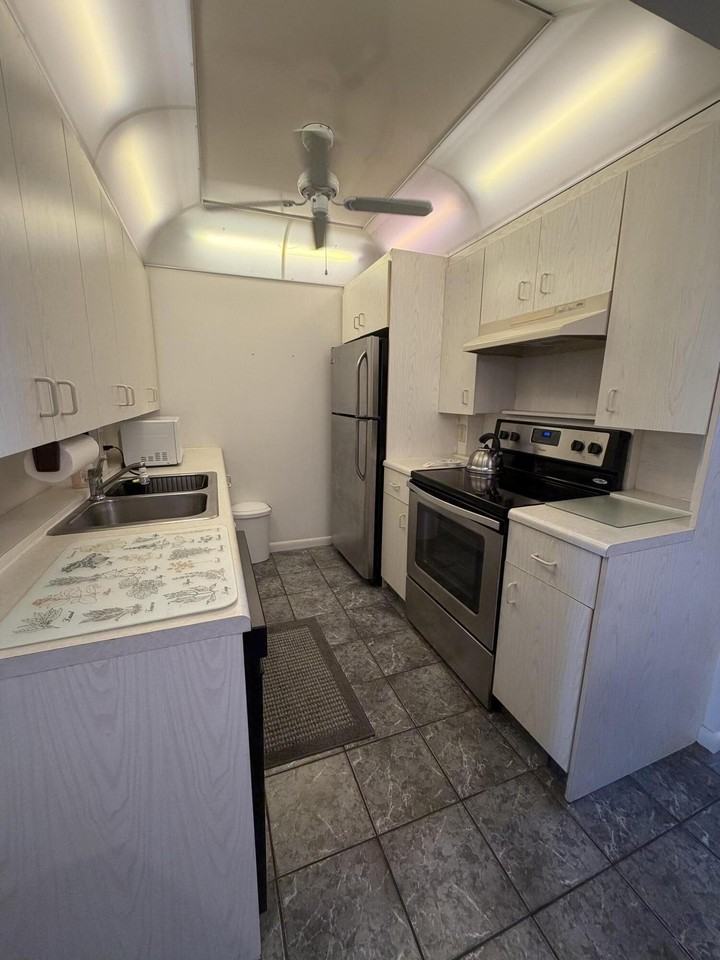 4091 Cornwall E - Photo 6 of 24