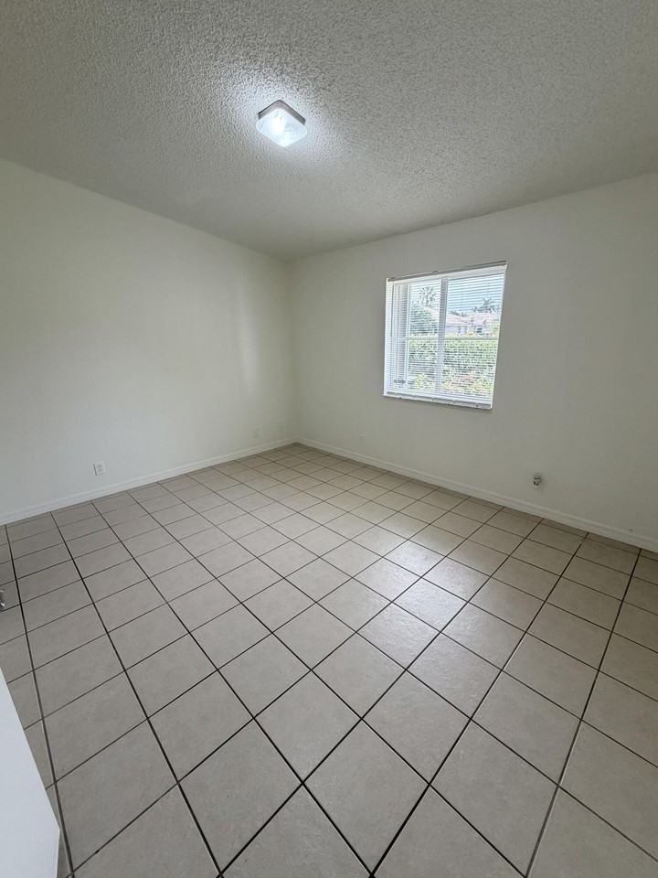 11289 Sw 18th Ct - Photo 6 of 10