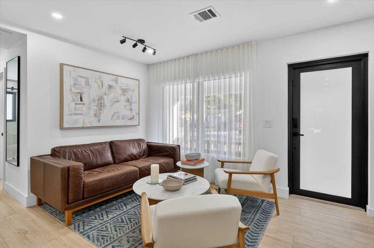 2601 Sw 26th Ln - Photo 6 of 34