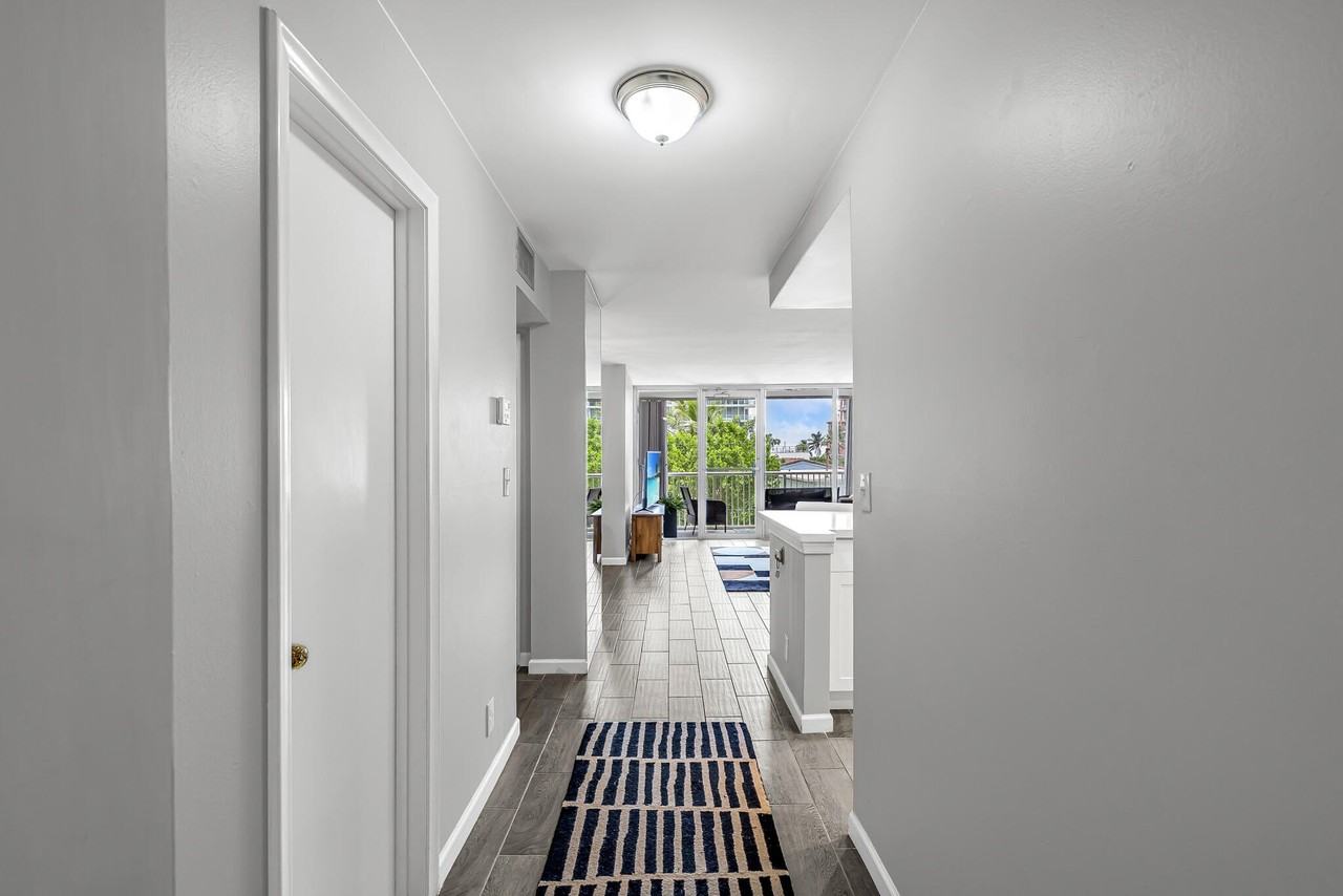 2200 Ne 33rd Ave #3E - Photo 3 of 27