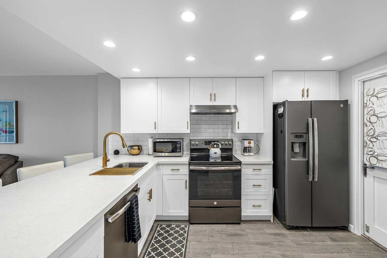 2200 Ne 33rd Ave #3E - Photo 5 of 27