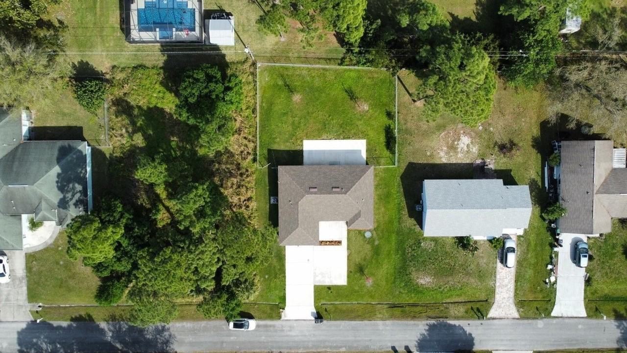 361 Nw Friar St - Photo 2 of 23