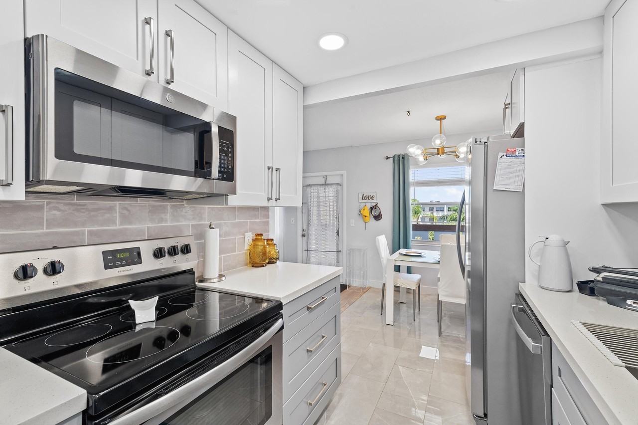 4064 Cornwall D - Photo 6 of 30