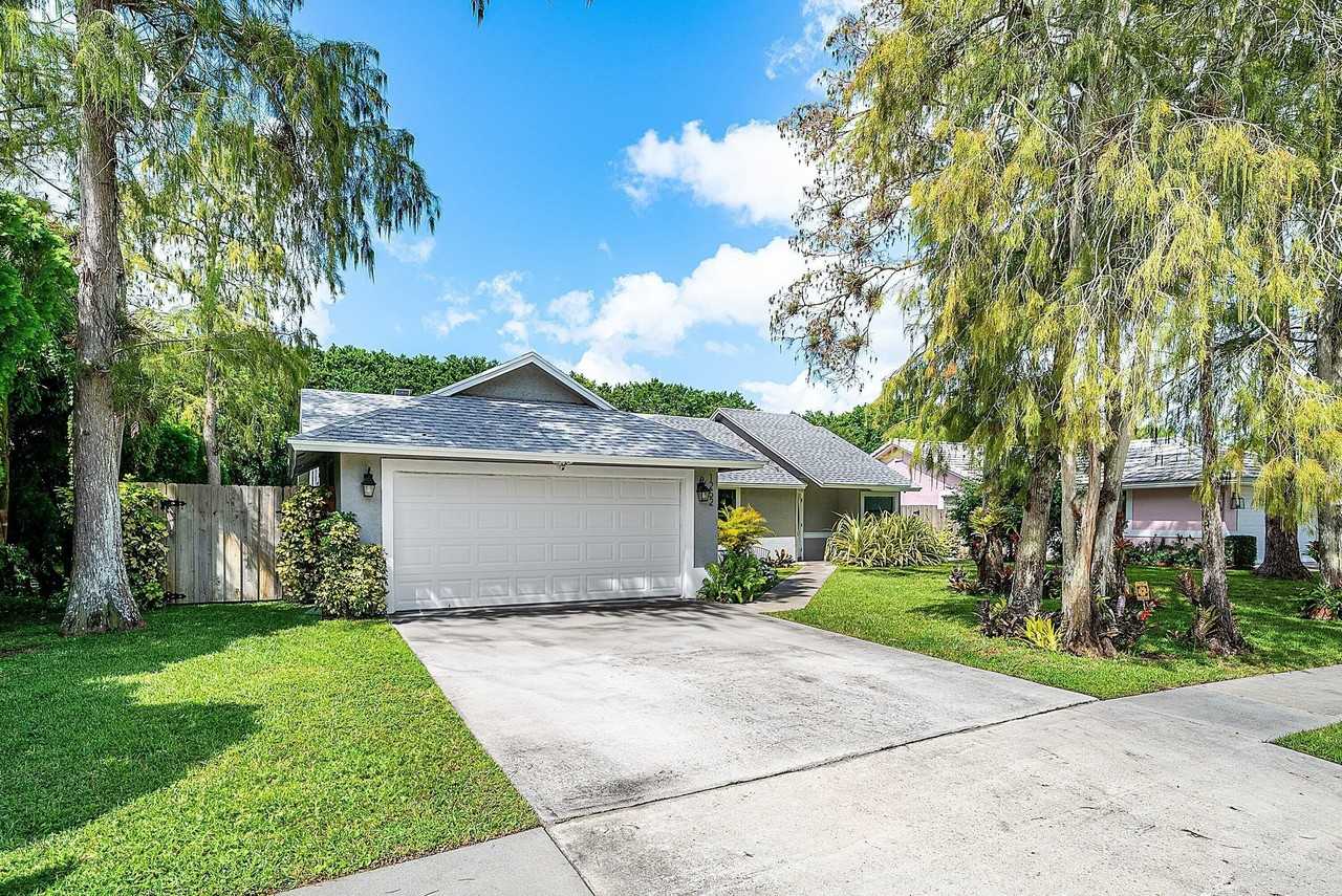 1252 Raintree Ln - Photo 2 of 50