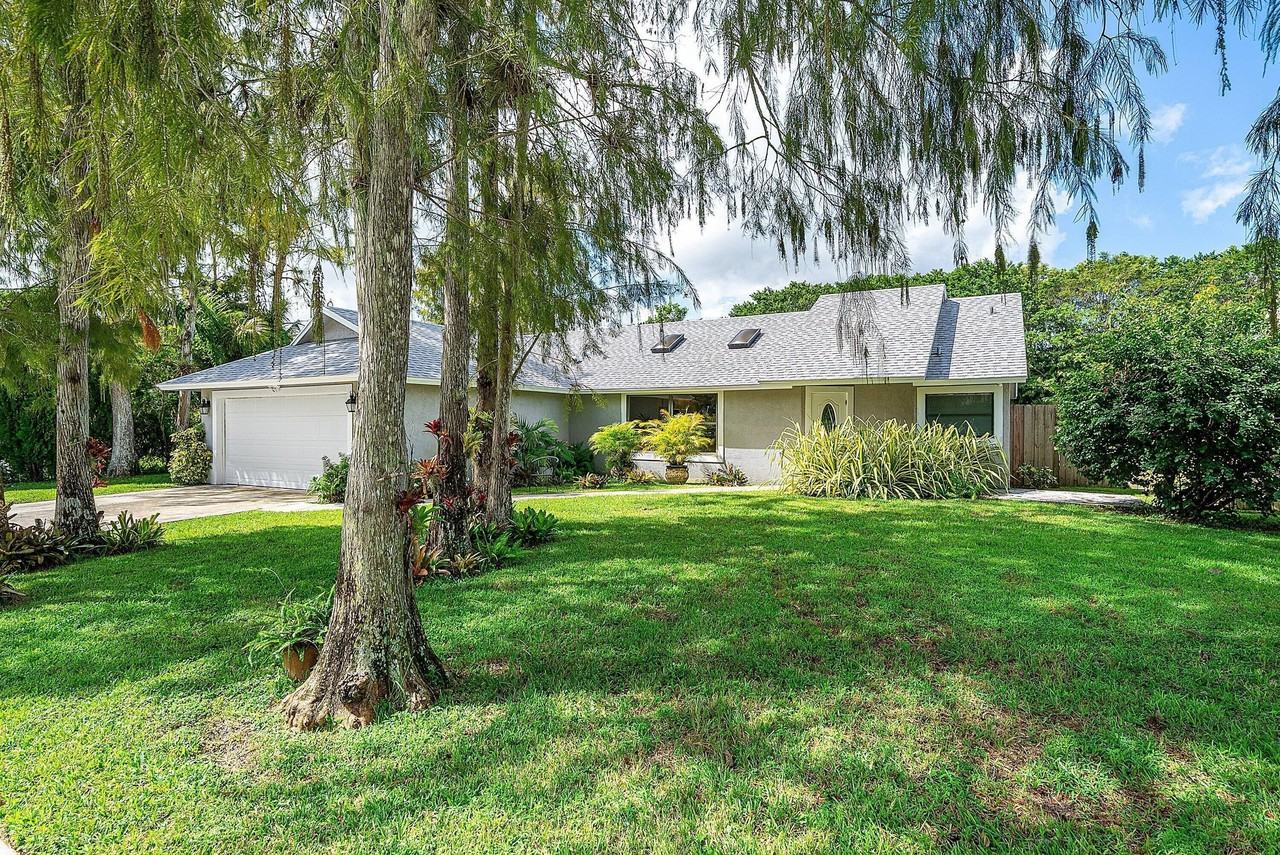 1252 Raintree Ln - Photo 4 of 50