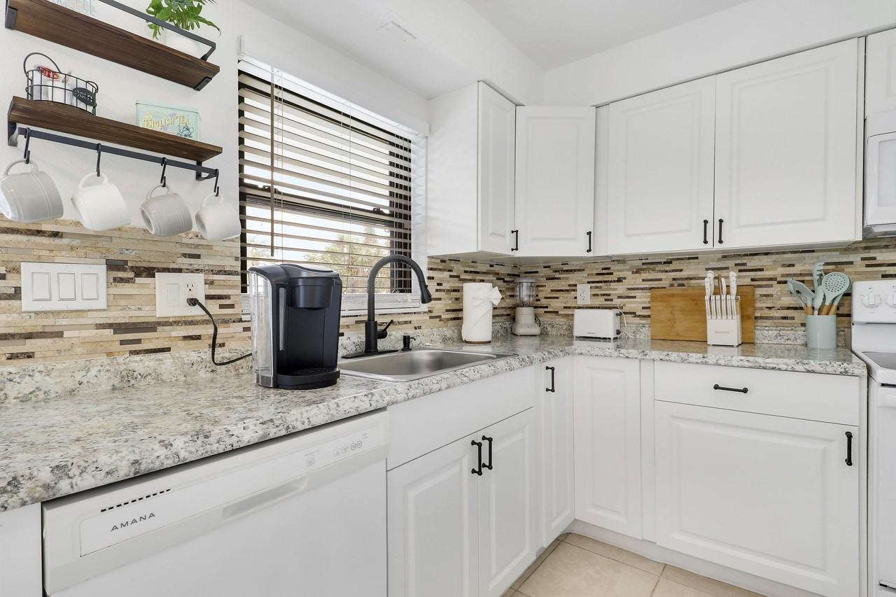 3539 Everglades Rd - Photo 4 of 37