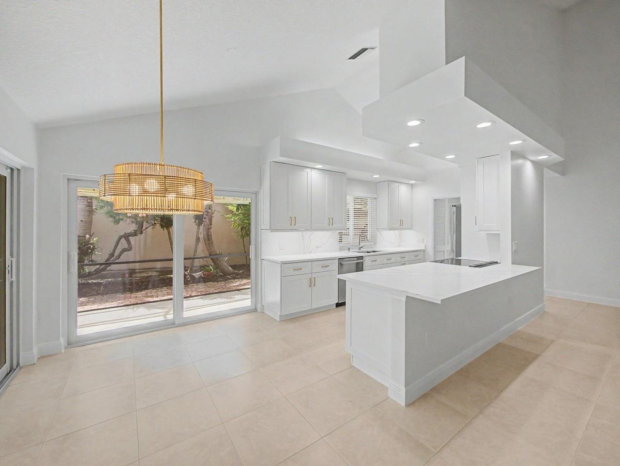 303 Leeward Dr - Photo 3 of 45