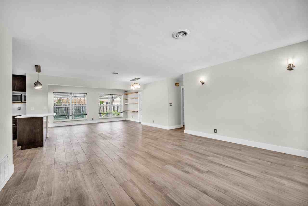 921 Se 15th Ct - Photo 7 of 38