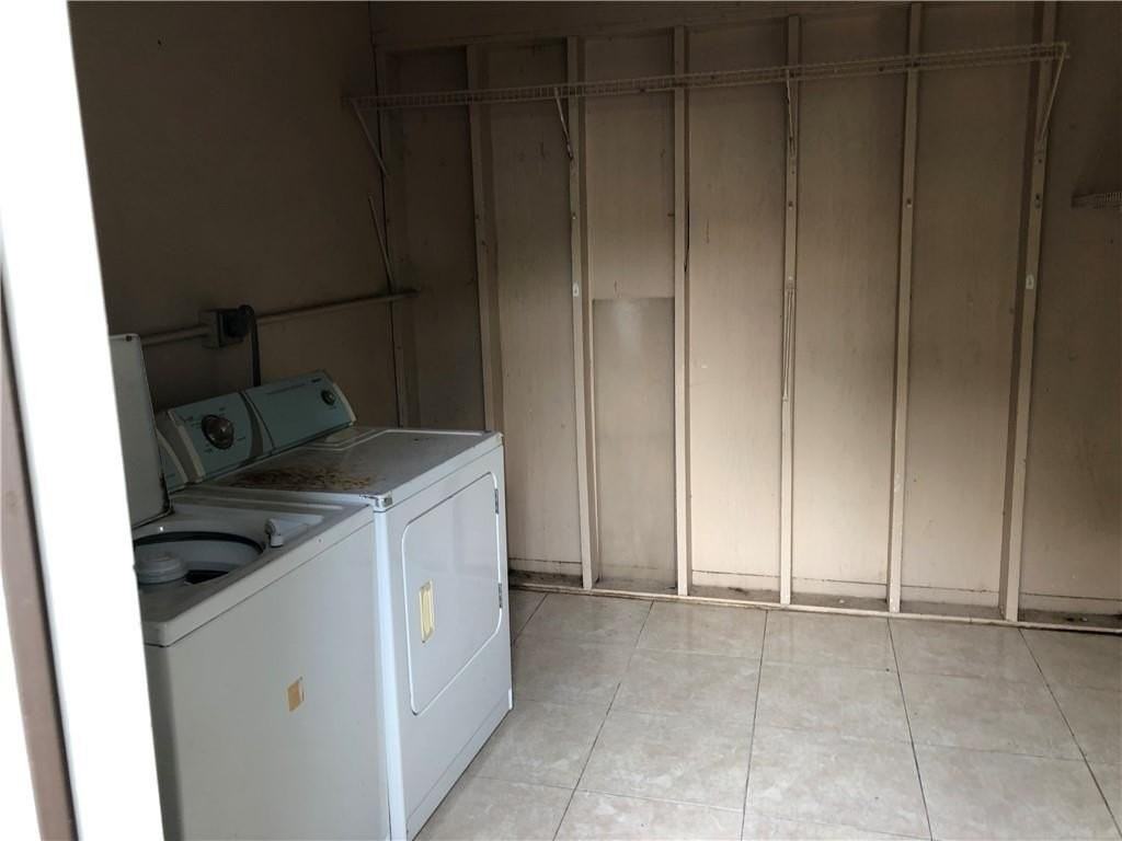 1131 Se 2nd Ave - Photo 3 of 5