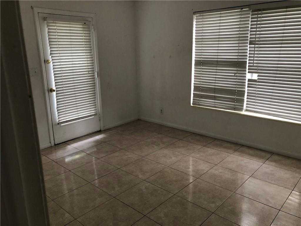 1131 Se 2nd Ave - Photo 5 of 5