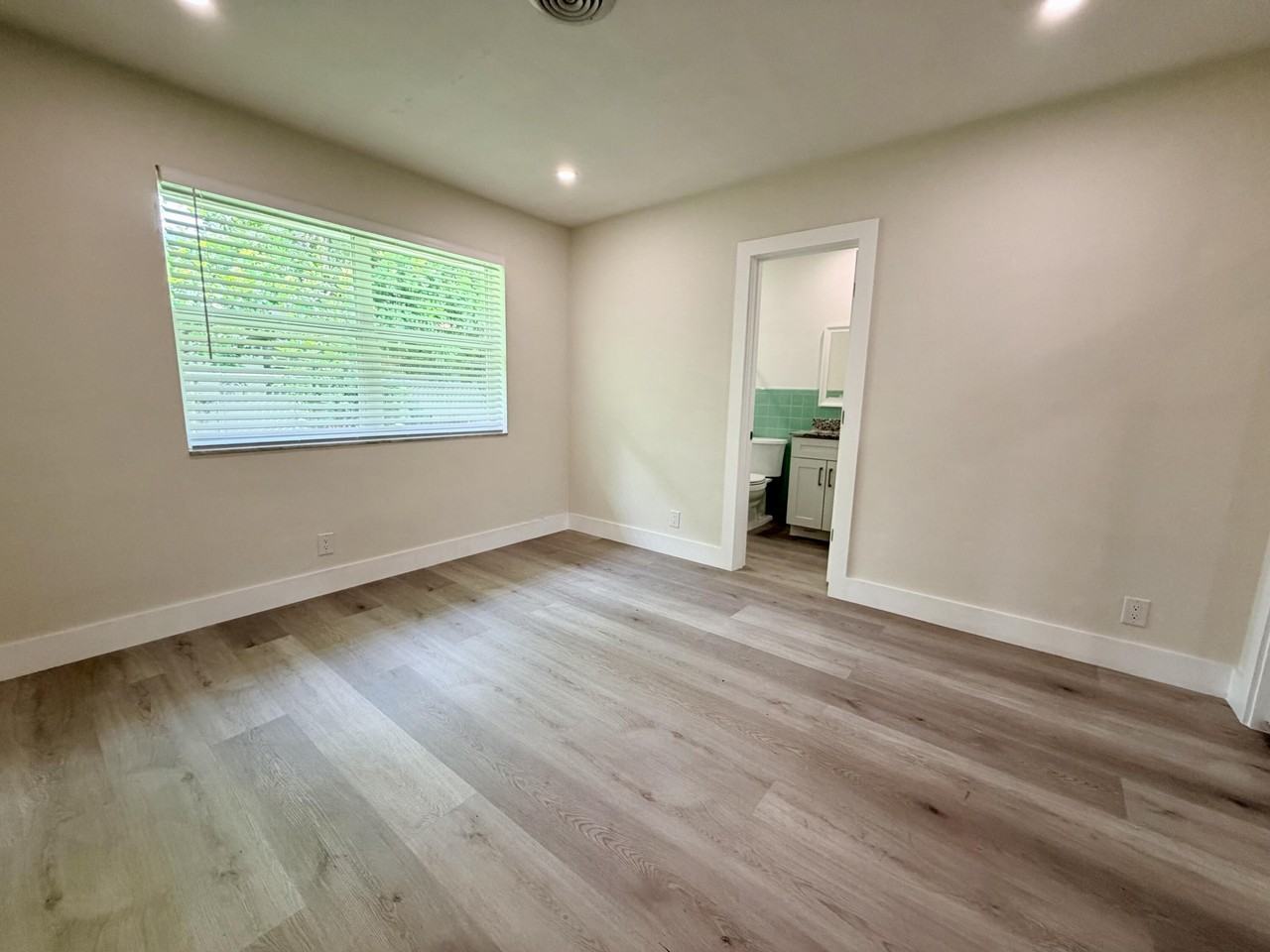 2020 Ne 56th Ct #2 - Photo 5 of 10