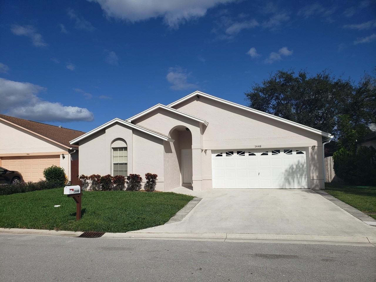 1448 Waterway Cove Dr - Photo 2 of 24