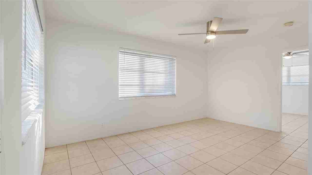709 Se 15th St #1 - Photo 5 of 36