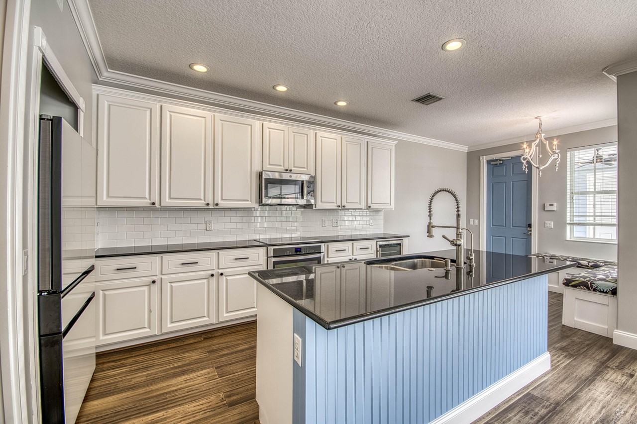 240 Poinciana Dr - Photo 2 of 29