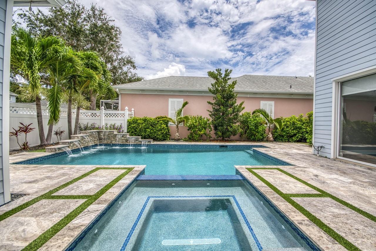 240 Poinciana Dr - Photo 3 of 29