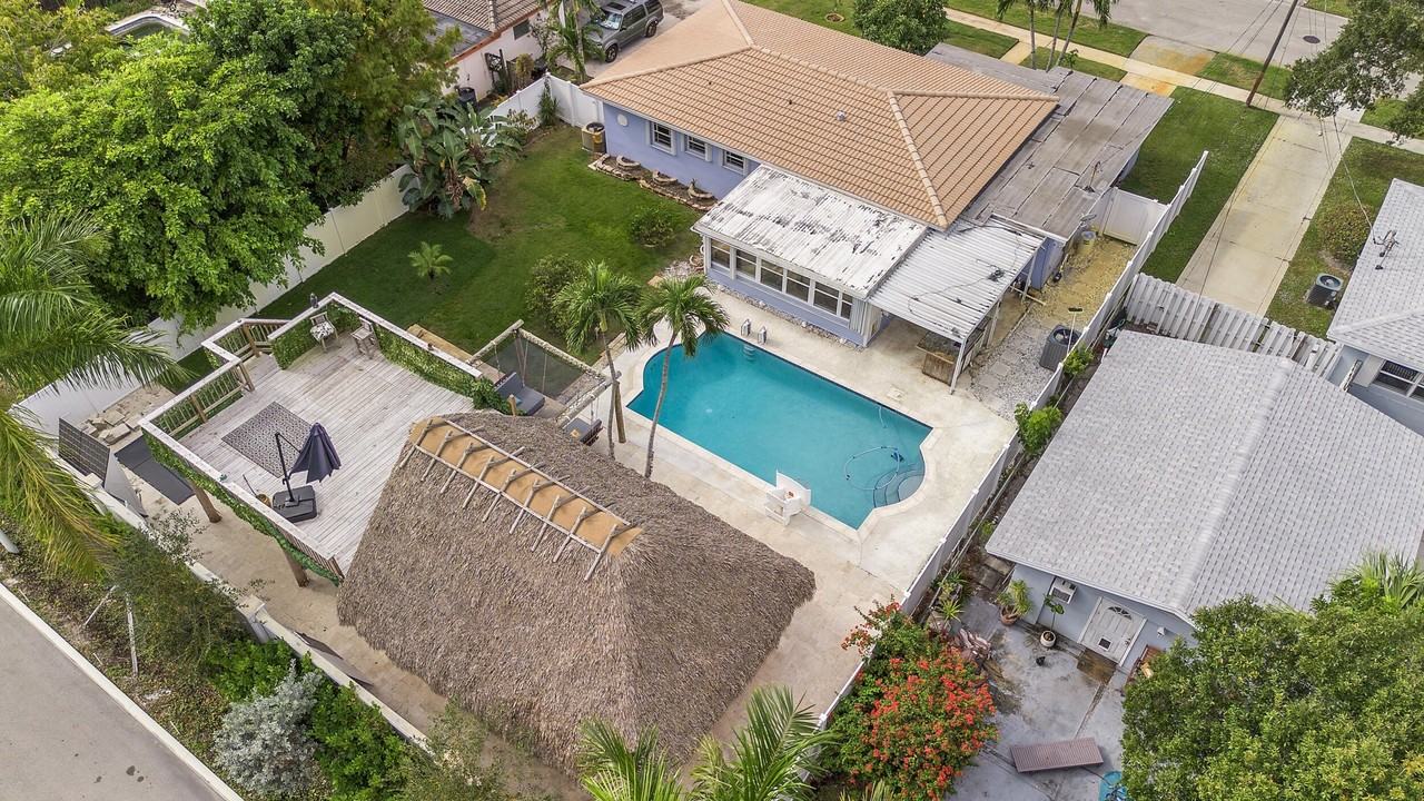 1820 Sw 22nd Ave - Photo 2 of 36