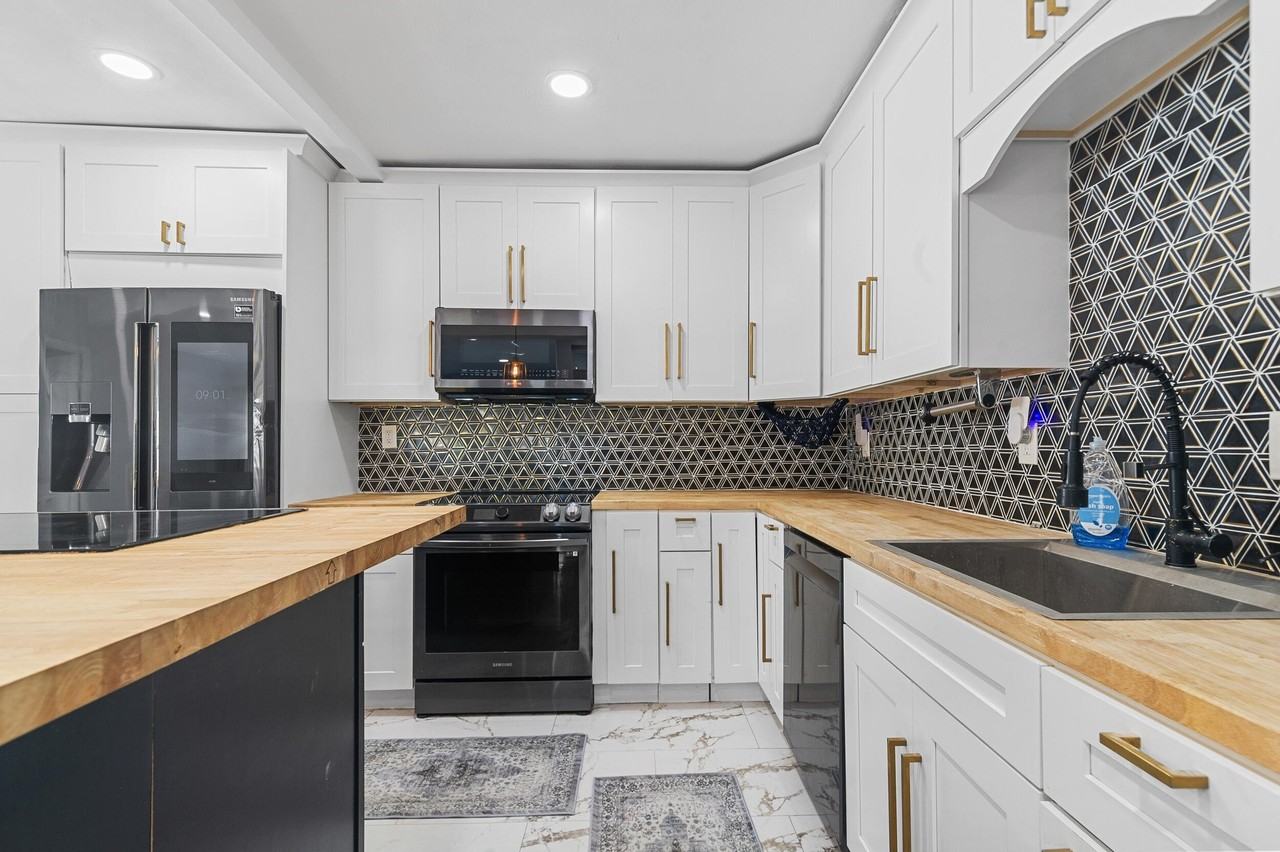 1820 Sw 22nd Ave - Photo 6 of 36