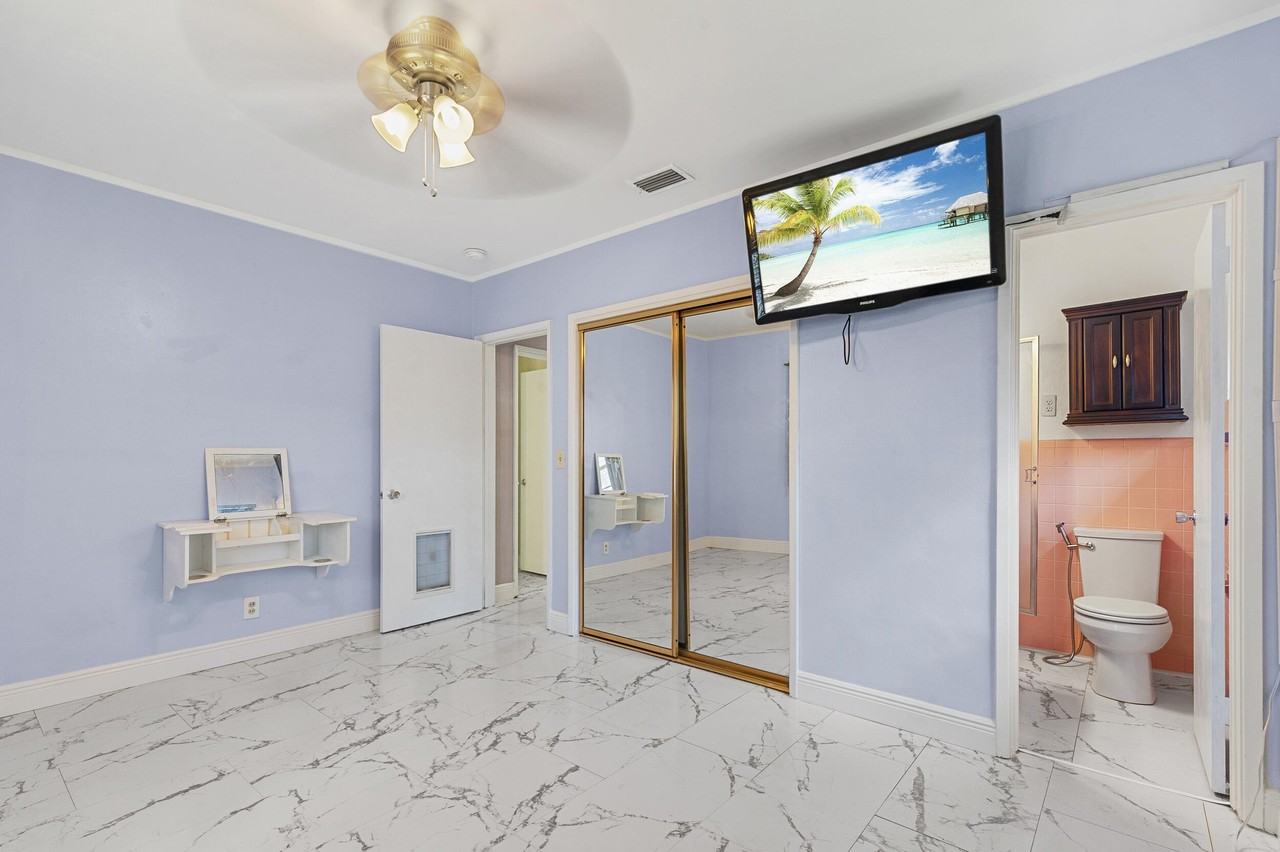 1820 Sw 22nd Ave - Photo 7 of 36