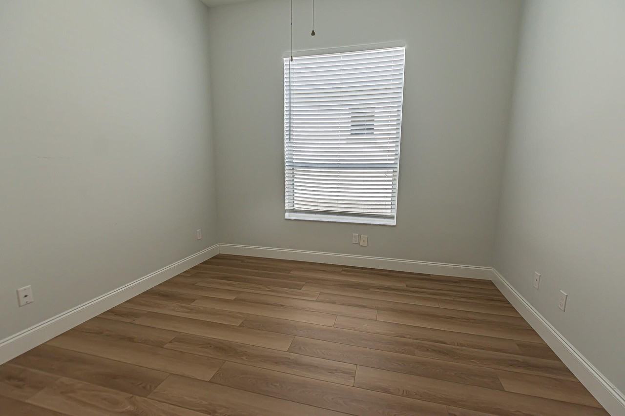 204 Nw Zanzibar Pl - Photo 4 of 37