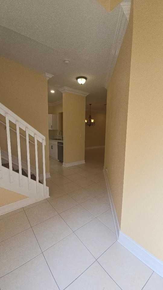 10351 Nw 7th St - Photo 5 of 37