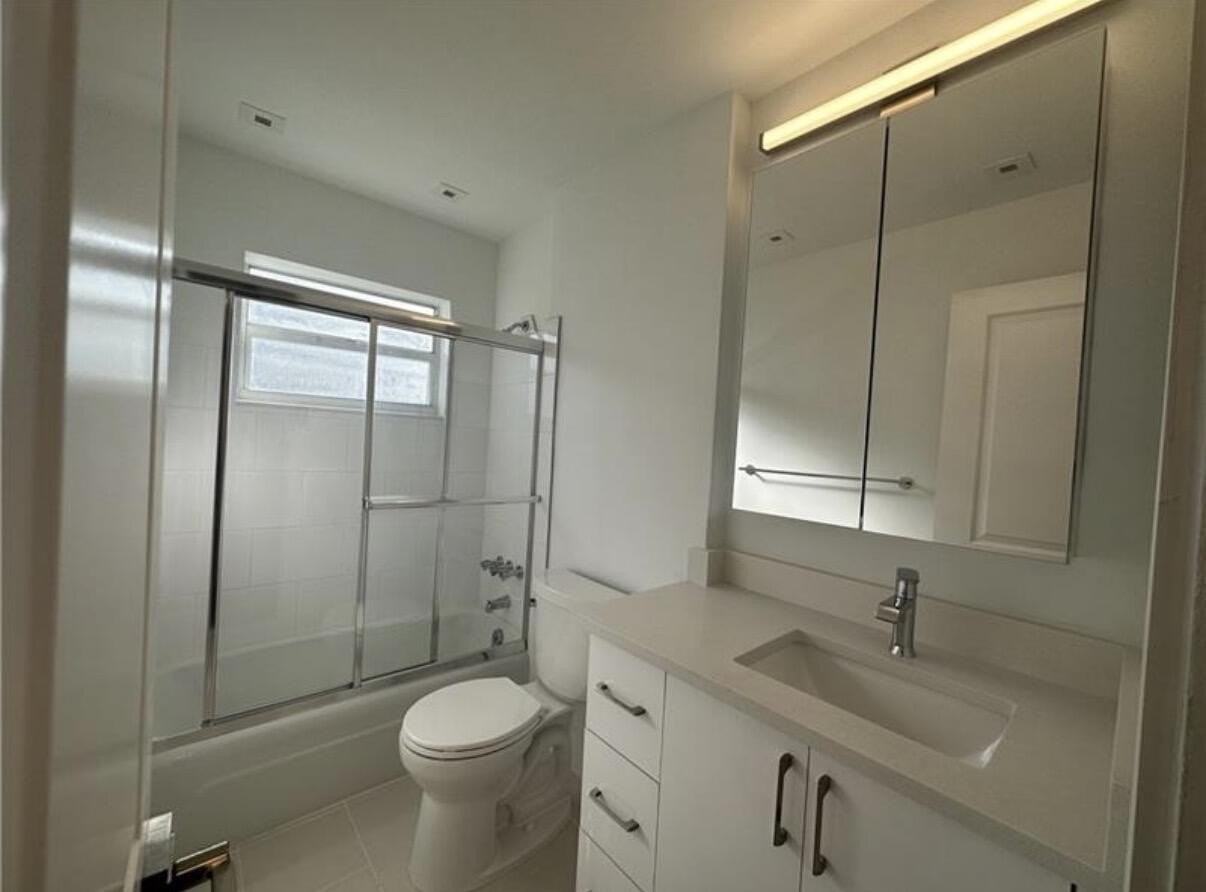 5630 Ne 18th Ave #207 - Photo 4 of 11