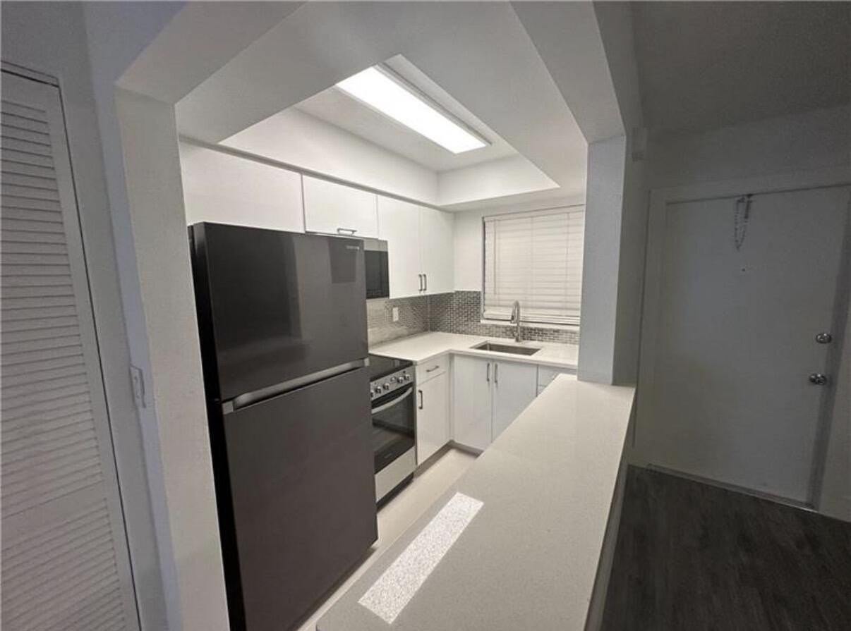 5630 Ne 18th Ave #207 - Photo 6 of 11
