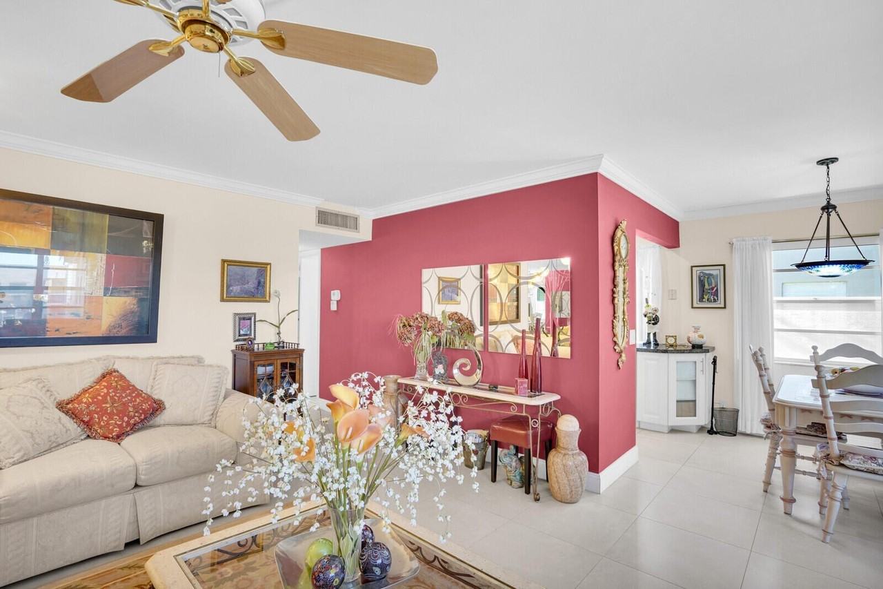810 Burgundy Q - Photo 7 of 25