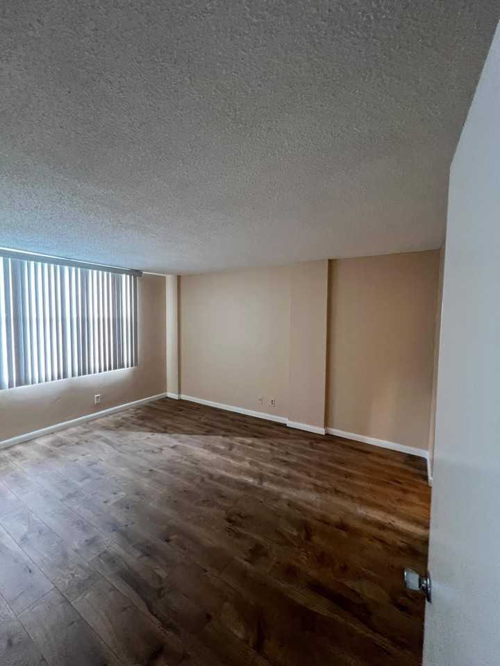 105 Royal Park Dr #1D - Photo 3 of 13