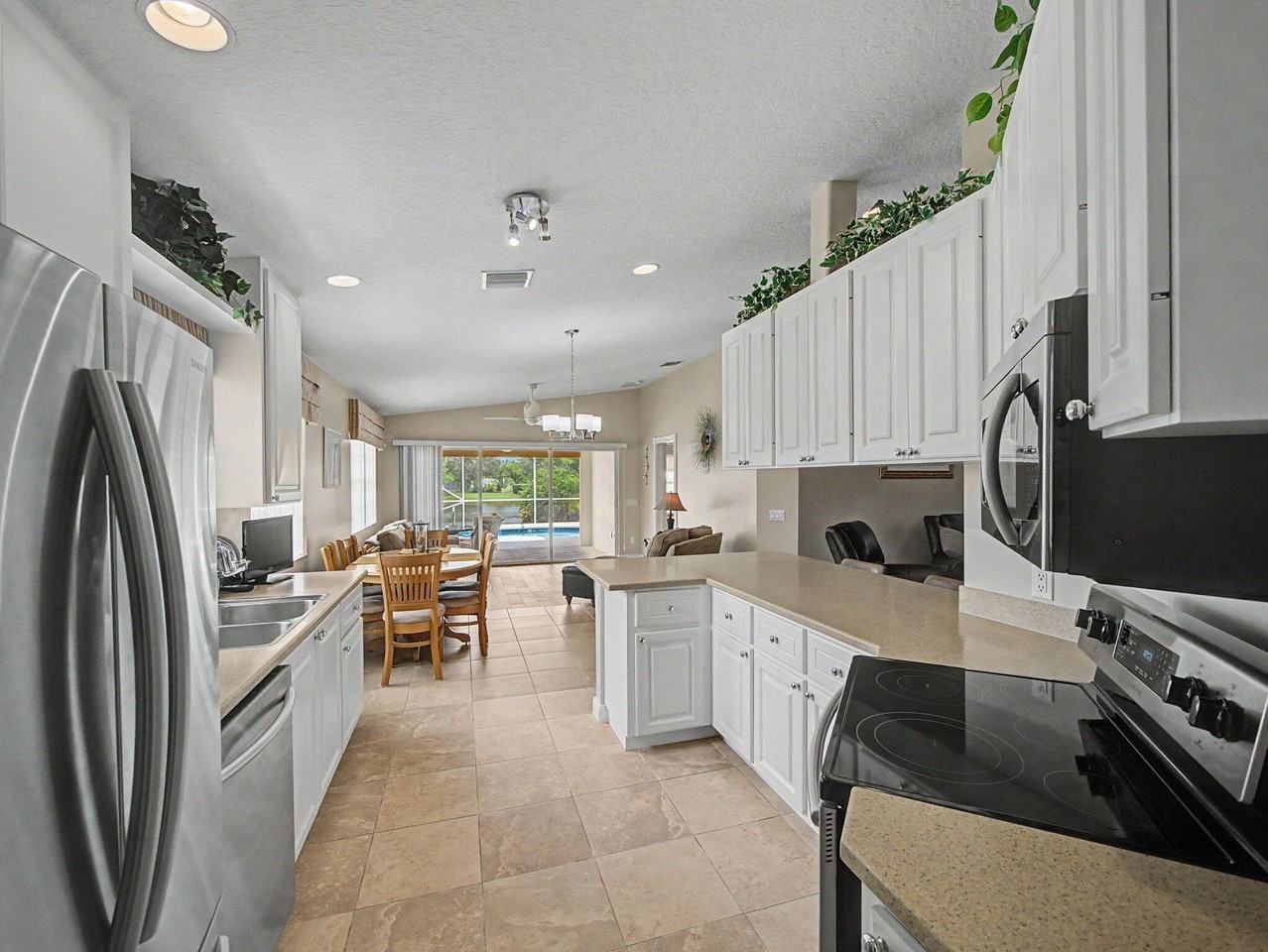 10617 Sw Hartwick Dr - Photo 7 of 50