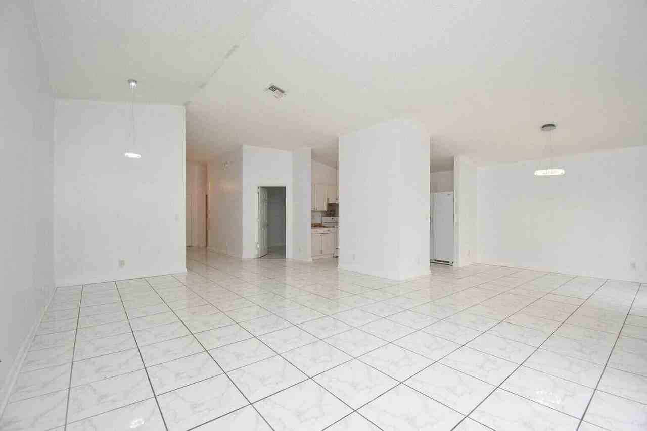 1456 Waterway Cove Dr - Photo 3 of 14