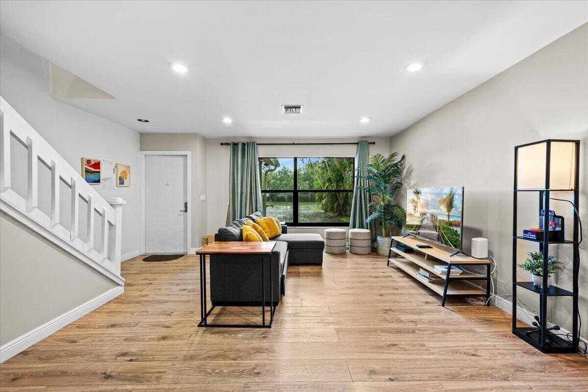 1602 Montauk Dr - Photo 2 of 18