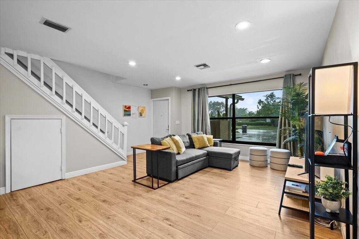 1602 Montauk Dr - Photo 3 of 18