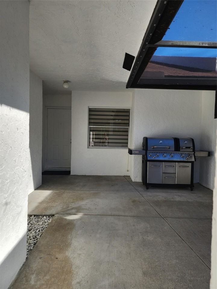 9020 Nw 60th St - Photo 3 of 23