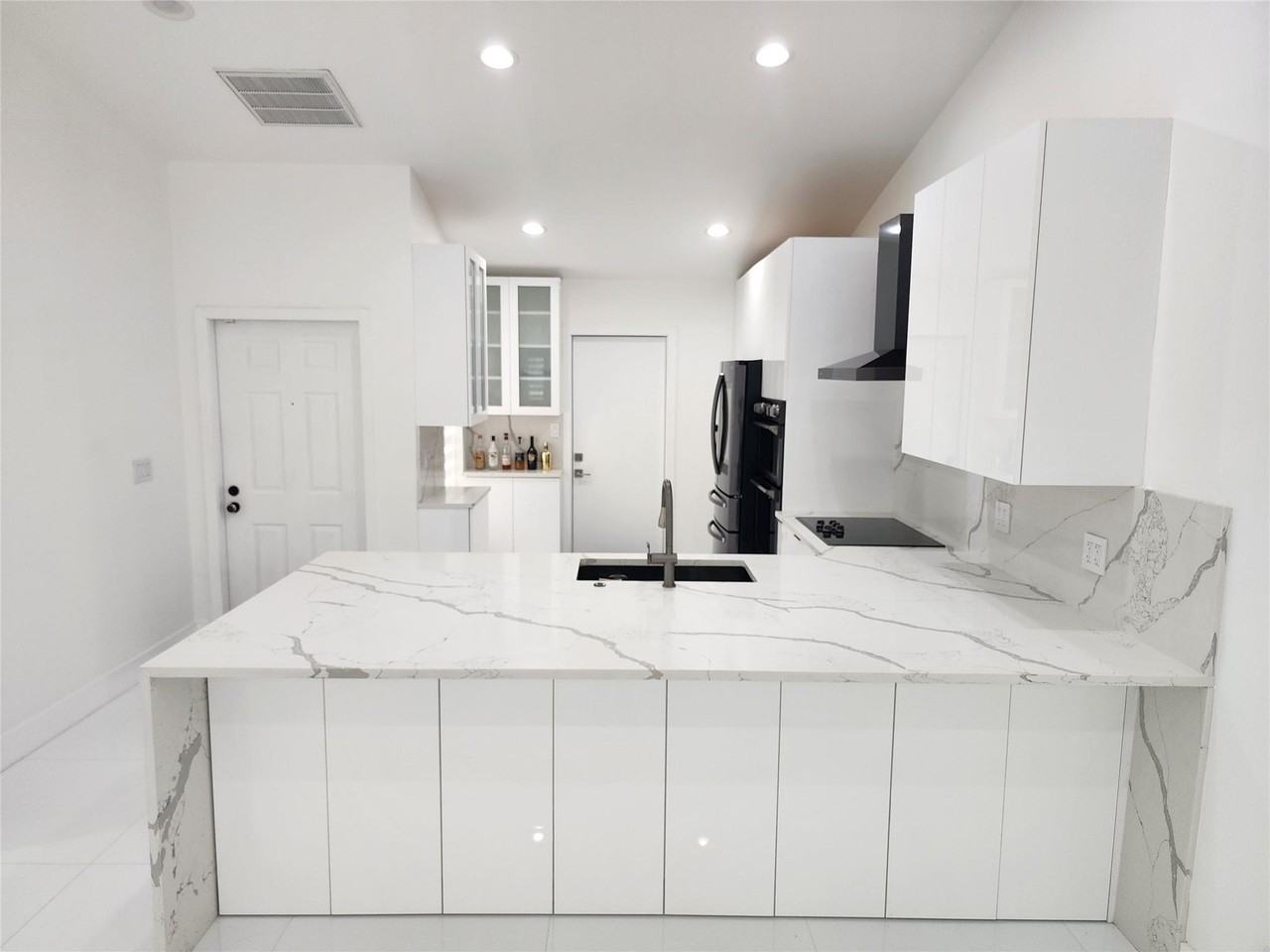 9020 Nw 60th St - Photo 7 of 23