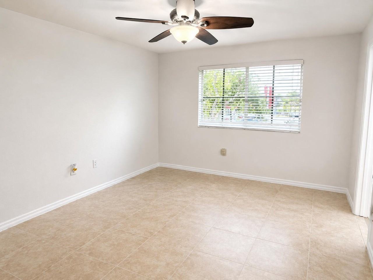 6007 Sw 19th St - Photo 5 of 14