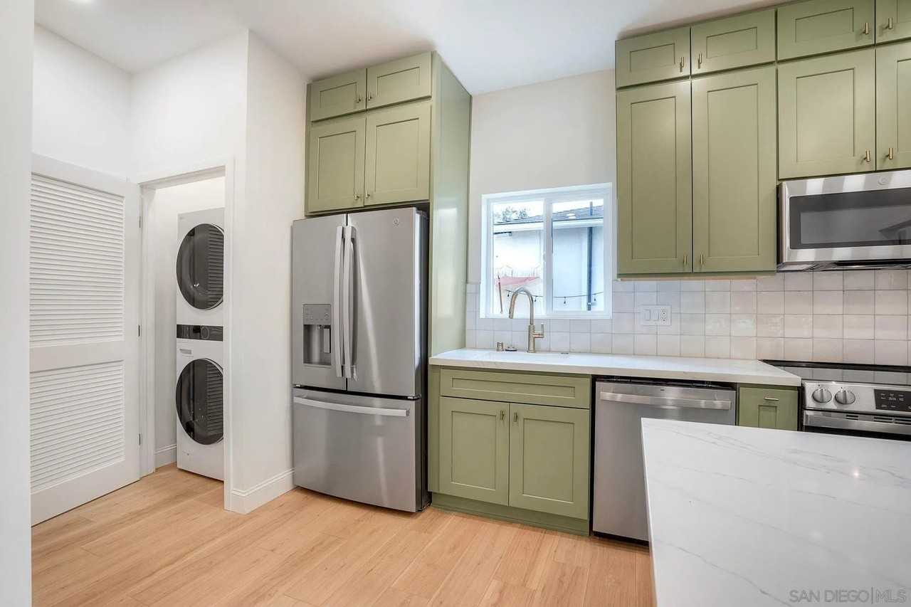 6942 Eberhart St - Photo 4 of 25