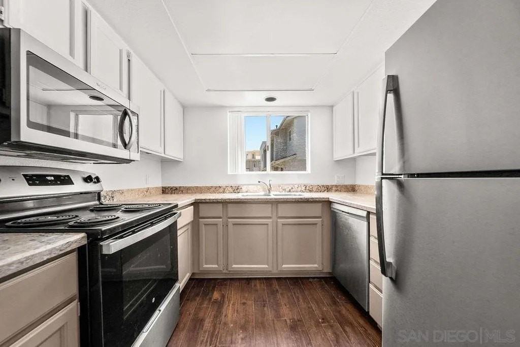 514 S Myers St #H - Photo 3 of 16