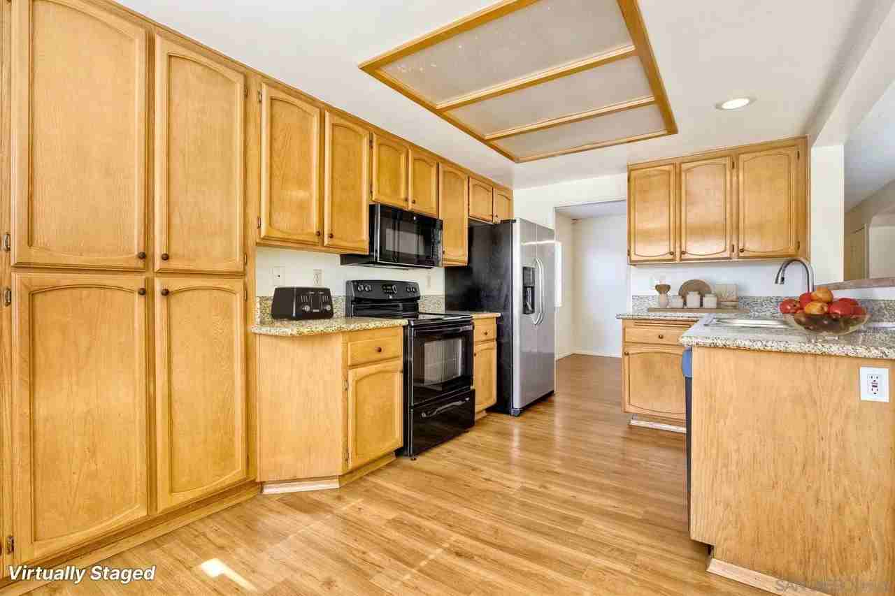 14718 Carmel Ridge Rd - Photo 7 of 19