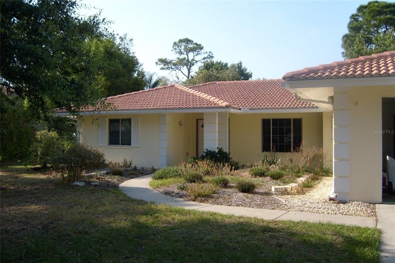1876 Mid Ocean Cir - Photo 2 of 15