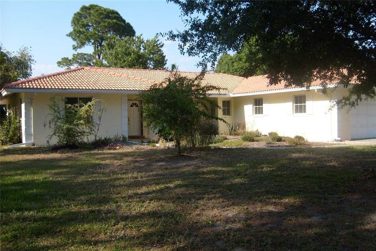1876 Mid Ocean Cir - Photo 3 of 15